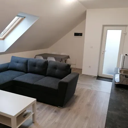 شقة Mohacs Apartman